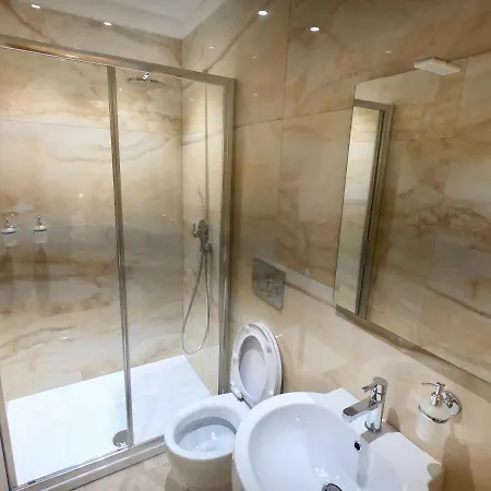 Central Savona לינה וארוחת בוקר סאבונה