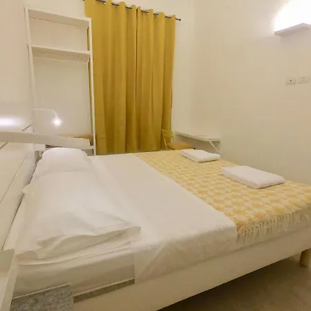 Central Savona לינה וארוחת בוקר