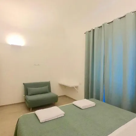 לינה וארוחת בוקר Central Savona סאבונה