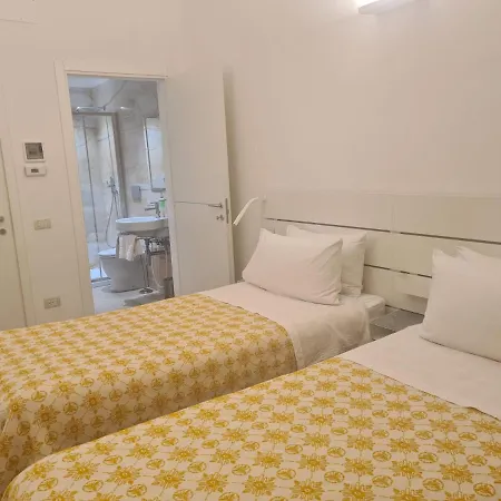 فندق مبيت وإفطار Central Savona 3*